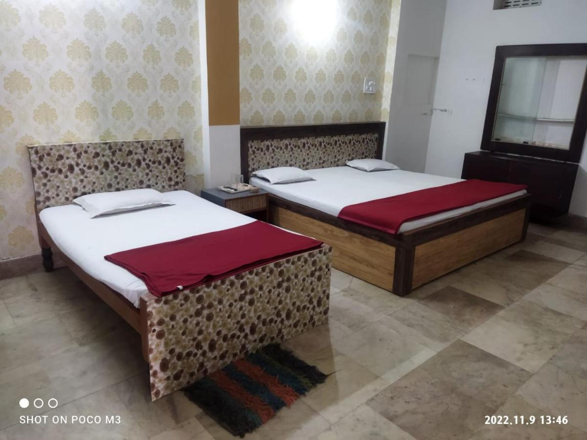 Hotel Well Inn Puri Buitenkant foto
